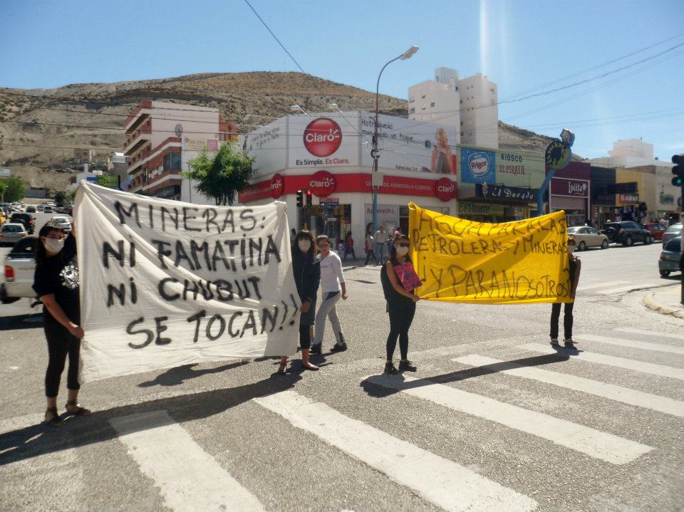 Marchan hacia Esquel en contra de la megaminería