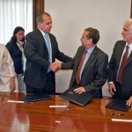 Firma acuerdo con Min web