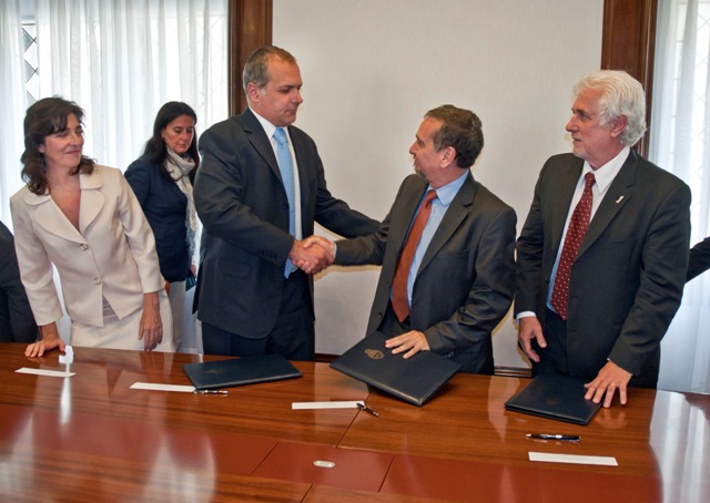 Acuerdo para fortalecer y desarrollar actividades marinas