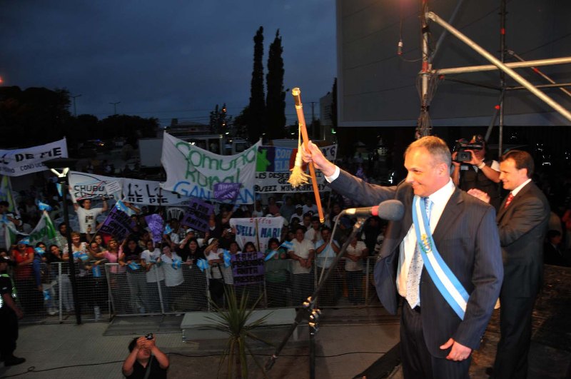 Buzzi rompió el cerco que aislaba Chubut