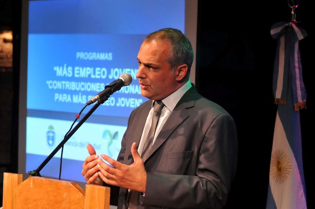 Buzzi puso en marcha un programa de empleo para jóvenes
