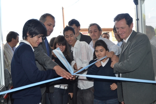 El Gobernador inauguró el edificio de la Escuela Nº 796