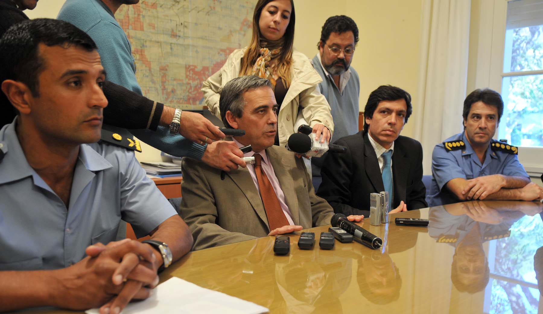 Policías que acamparon ilegalmente en Fontana 50 serán sancionados