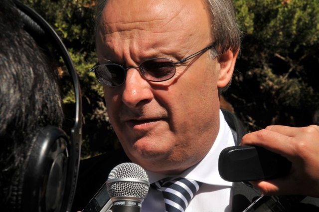 Di Pierro recibió a ilegales que cortaban la ruta