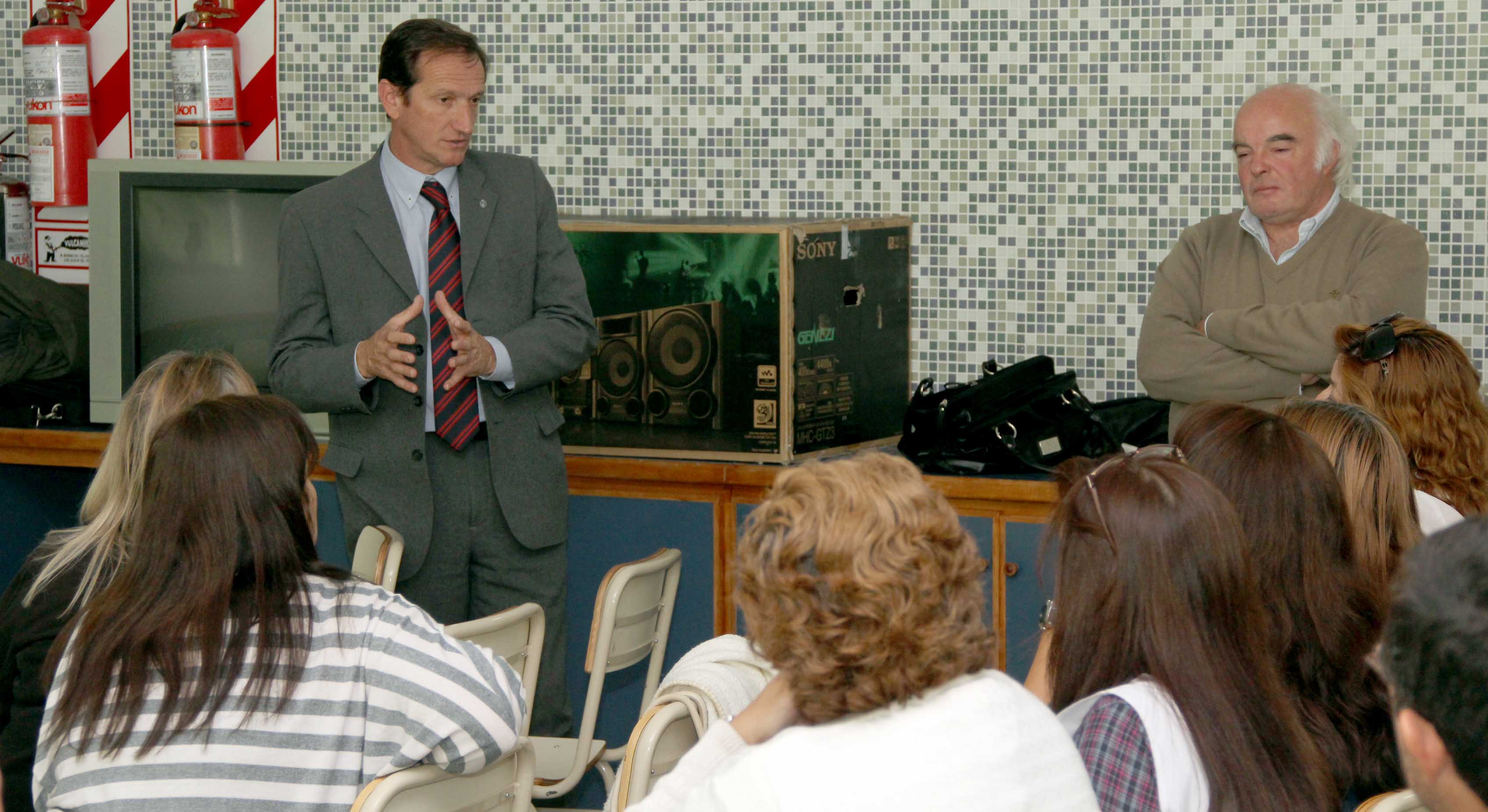 Educación desarrolla líneas de trabajo en mesas y espacios de reflexión
