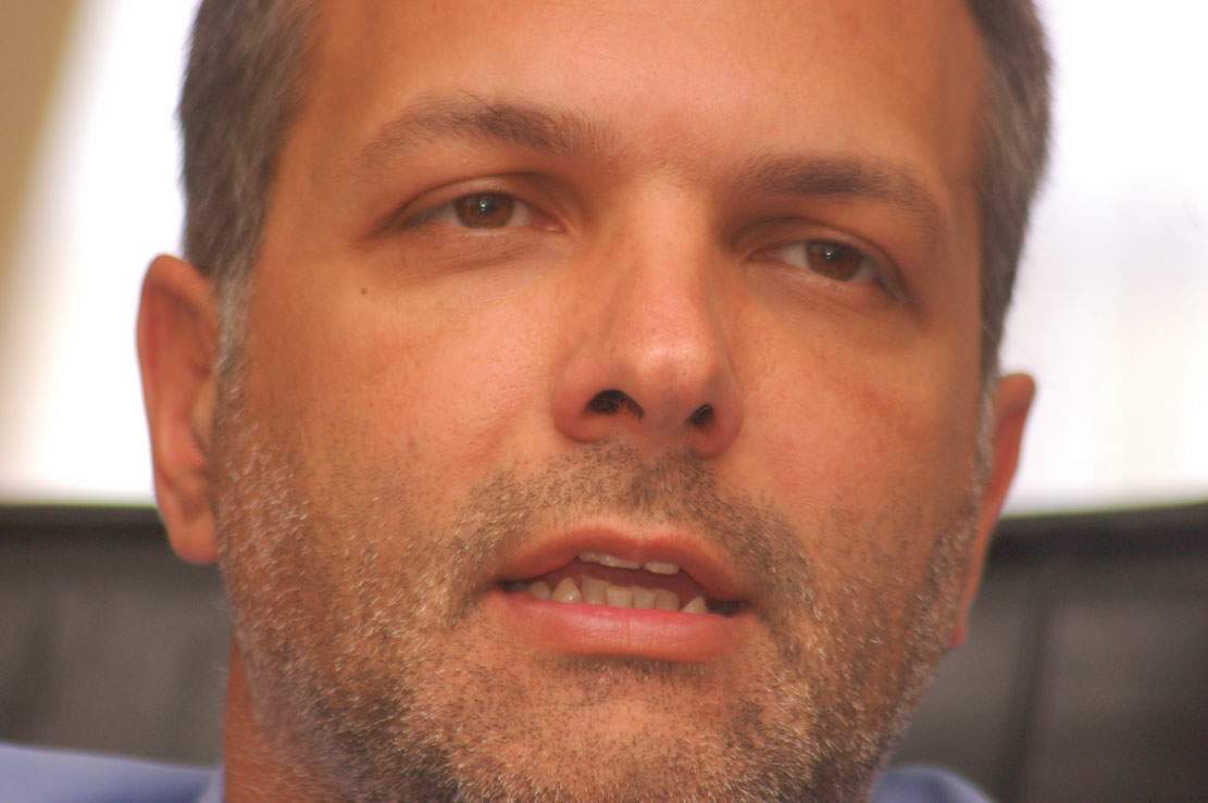 Buzzi minimizó a De Narváez: “no sabe nada de petróleo”