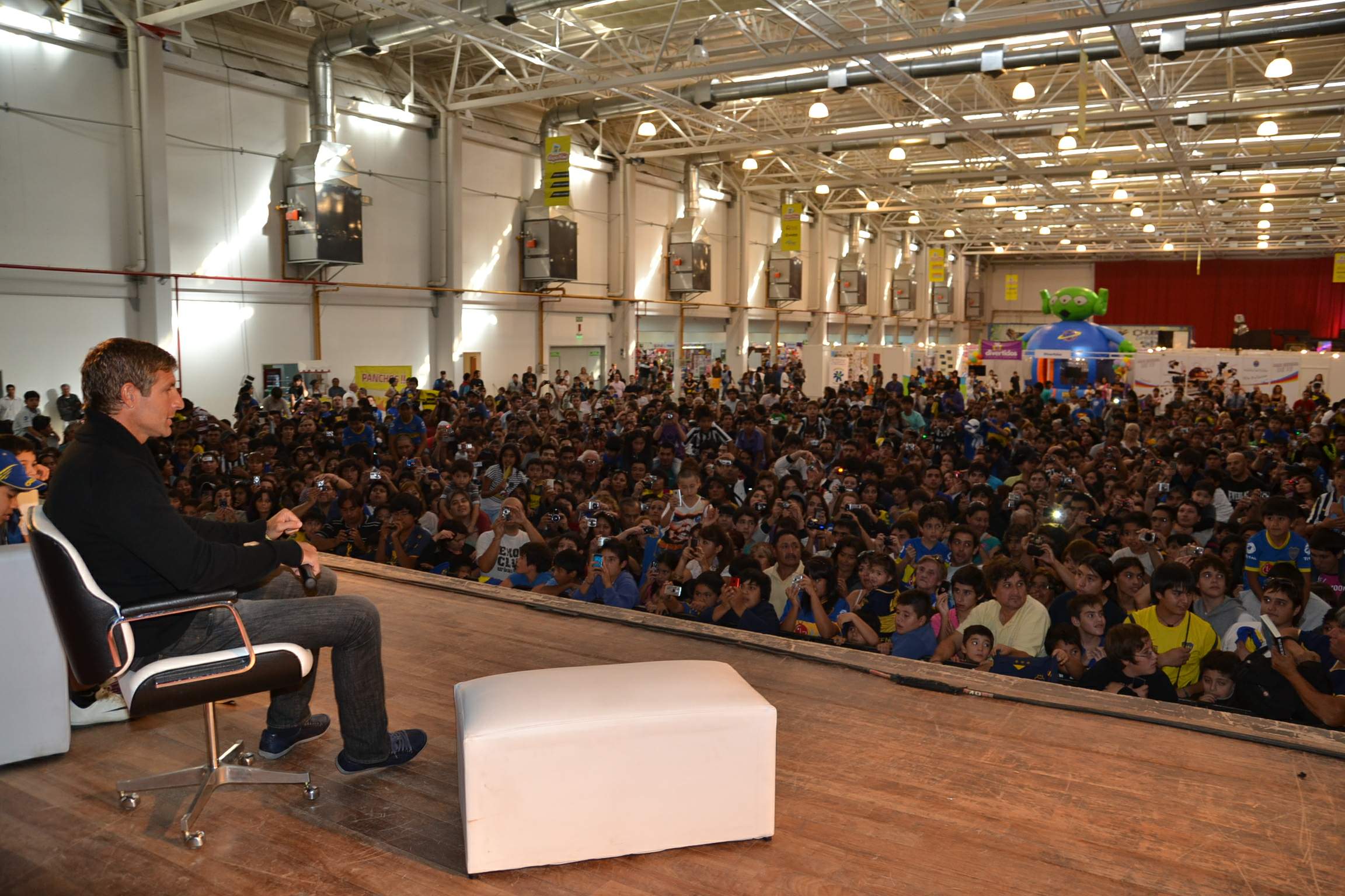 Martín Palermo compartió su experiencia con los niños comodorenses