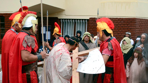 La feligresía comodorense evocó ayer el Vía Crucis cristiano