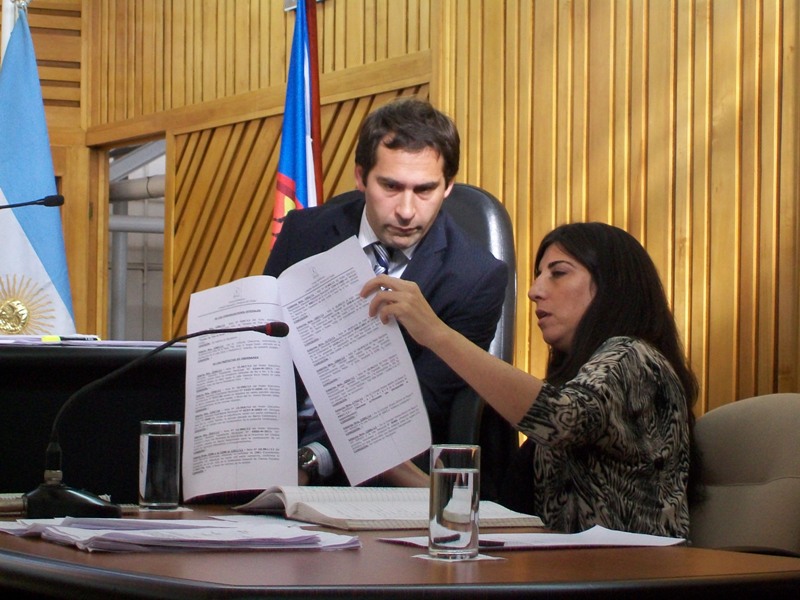 Fuerte cruce de Luque con los concejales del Modelo Chubut
