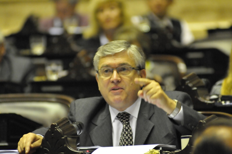 Pais defendió el proyecto de recuperación de YPF