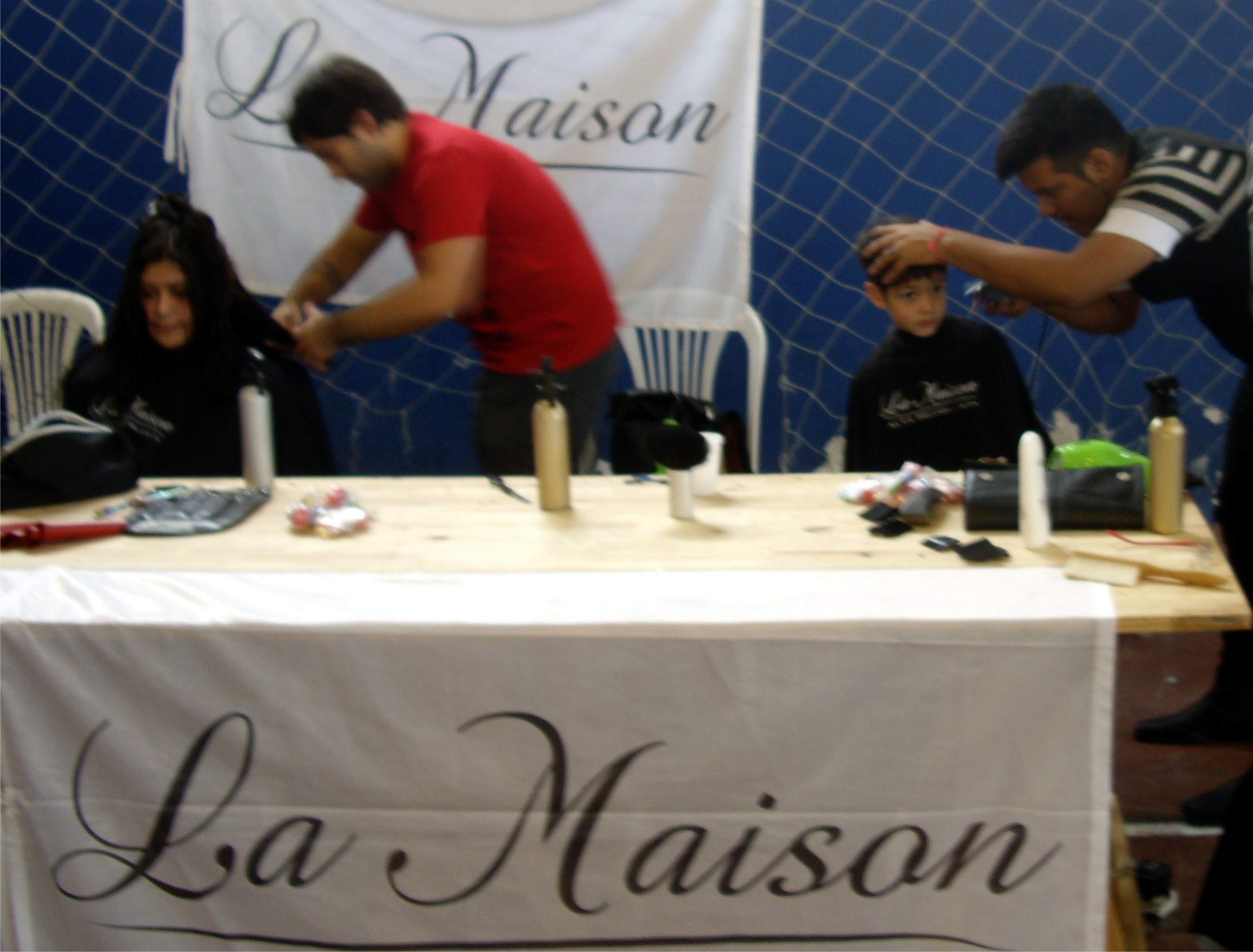 La Maison realizó la segunda ‘peluqueada’ en el gimnasio de USMA.