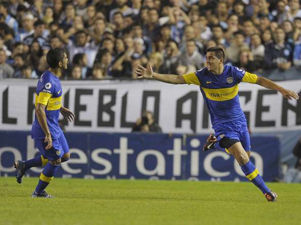 Boca volvió a la punta con goles de Viatri y Blandi