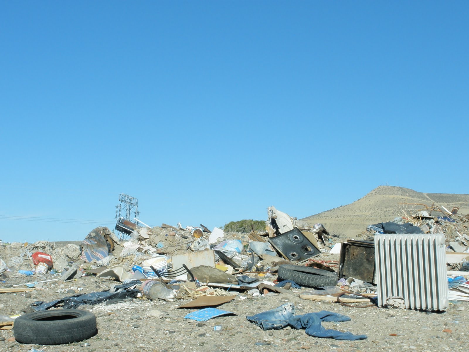 Encontraron dos cadáveres brutalmente golpeados en el basural