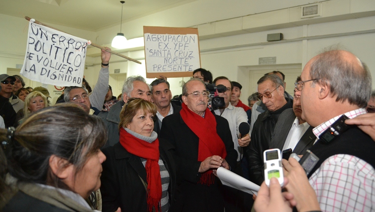 Ex Ypefianos le plantearon a Di Pierro ser incluidos en YPF