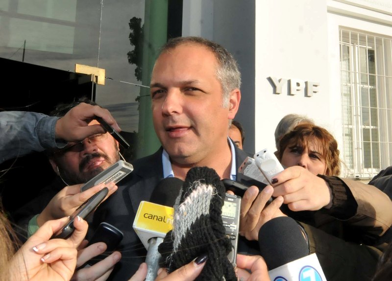 Buzzi anunció que Chubut tendrá un director permanente en YPF
