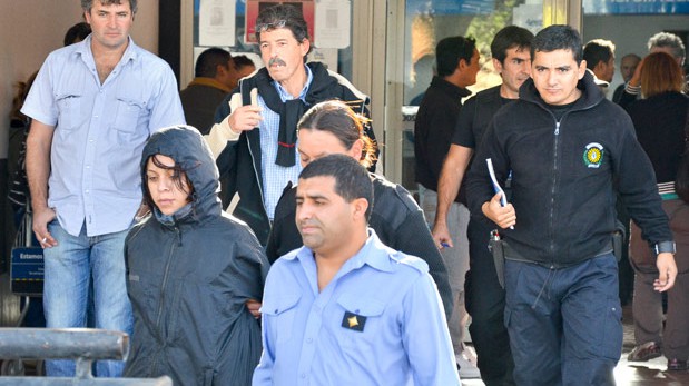 Detienen en el aeropuerto a una mujer que portaba un arma