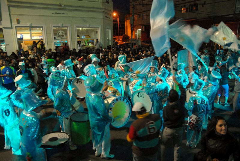 Inseguridad: Las murgas no van al desfile del 25 de Mayo