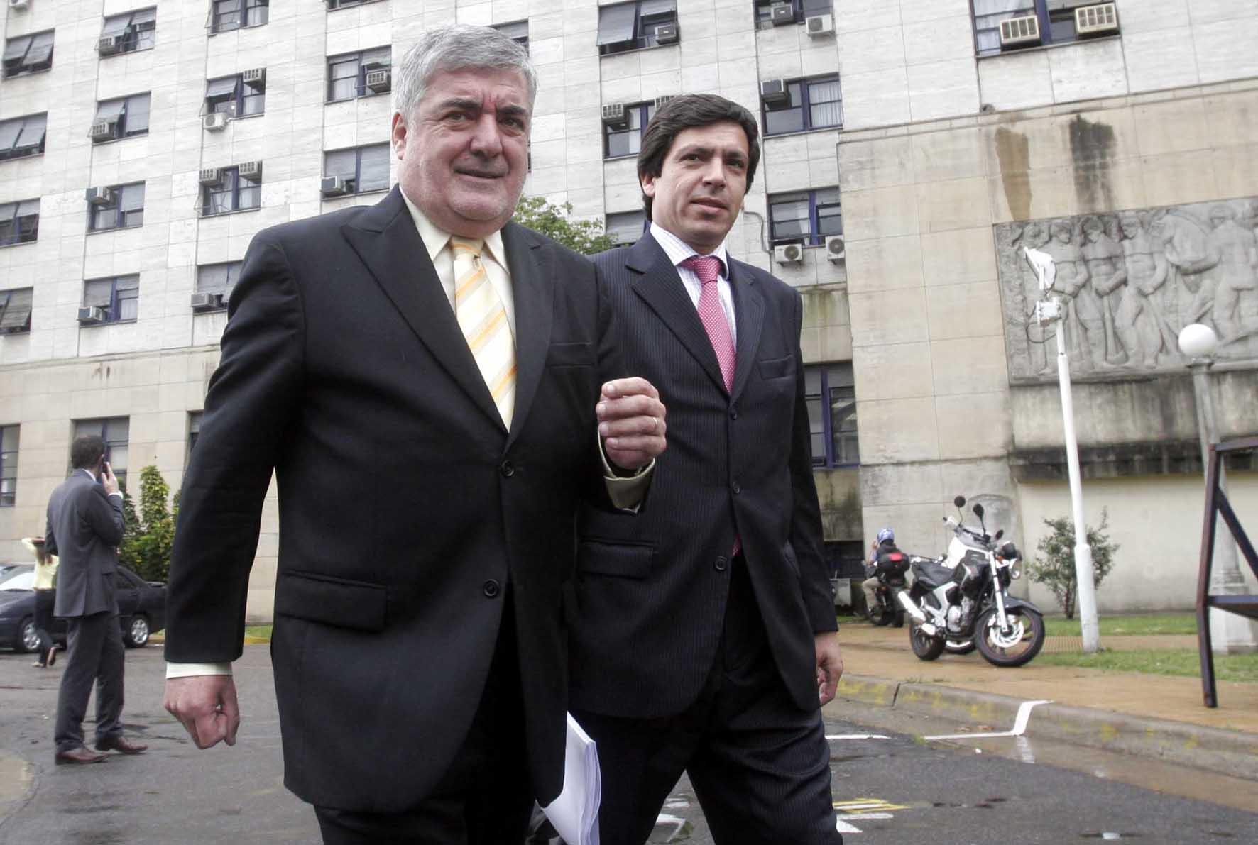 Carmona otra vez en el ojo de la tormenta