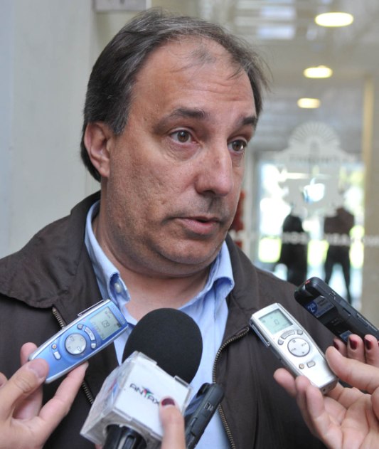 Piden precisiones sobre superposición de actividades de Cretini