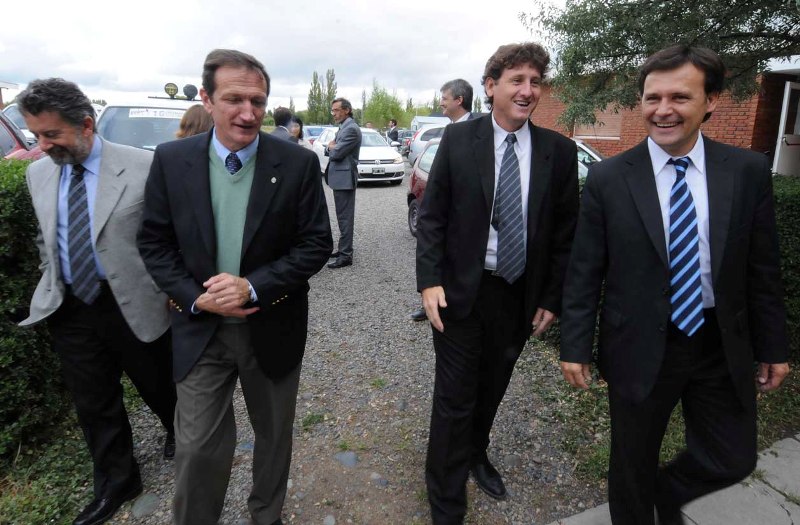 Mac Karthy dice que cualquiera puede ser candidatos a gobernador en el 2015