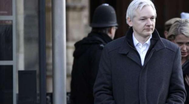 Assange Denuncia complot de USA y pide asilo a Ecuador