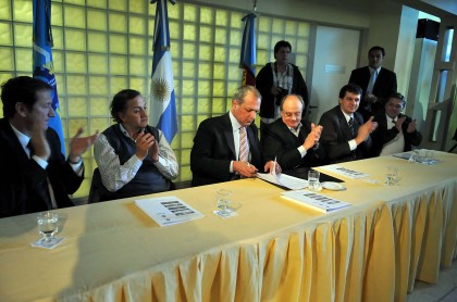 El IPV financiará un plan de viviendas para petroleros