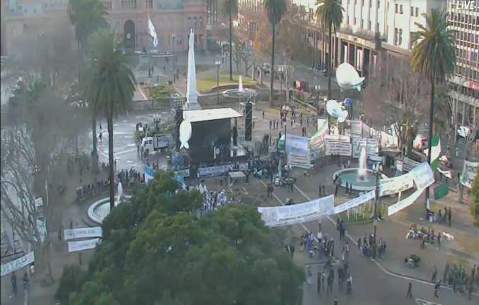 Comenzaron a llegar los primeros camioneros a la Plaza de Mayo