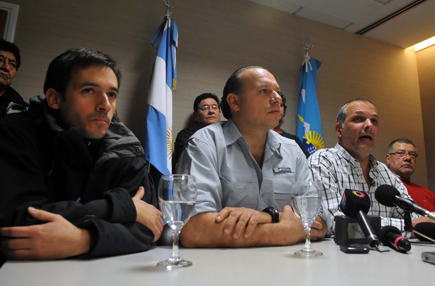 Buzzi pidió que PAE y los Dragones se sienten a negociar