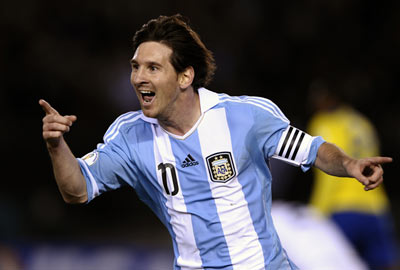 De la mano de un Messi inspirado, Argentina le ganó  4 a 3 a Brasil