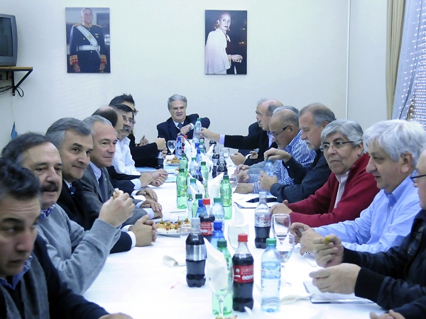 Moyano se reunió con la UCR por el mínimo no imponible