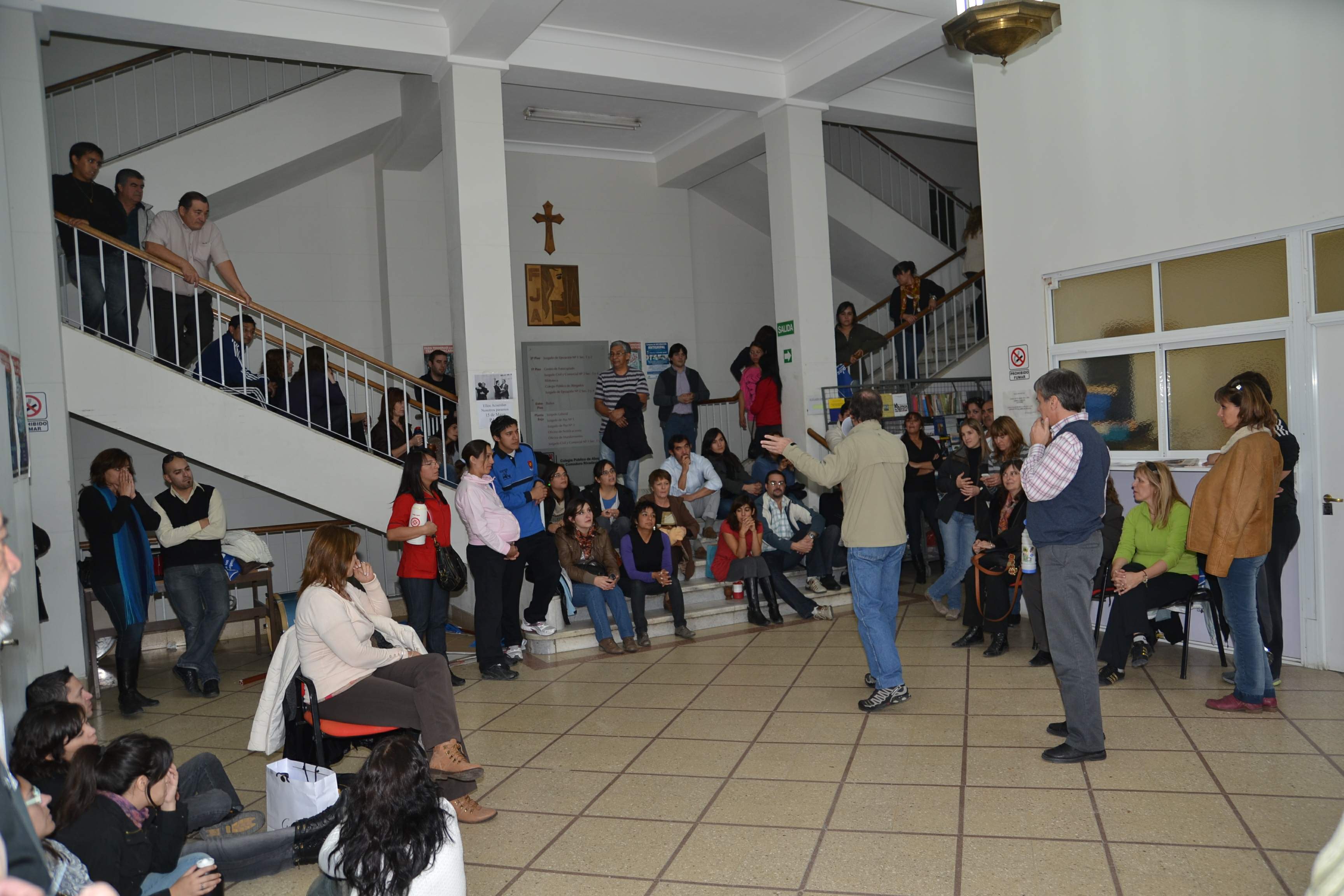 Judiciales se movilizan por conflicto salarial