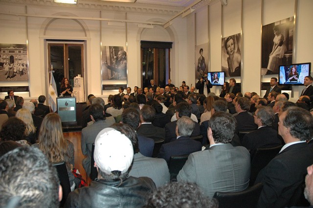 Mac Karthy participó del anuncio del megaproyecto minero