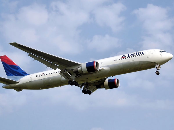 Detienen a una argentina en un vuelo de New York a Madrid