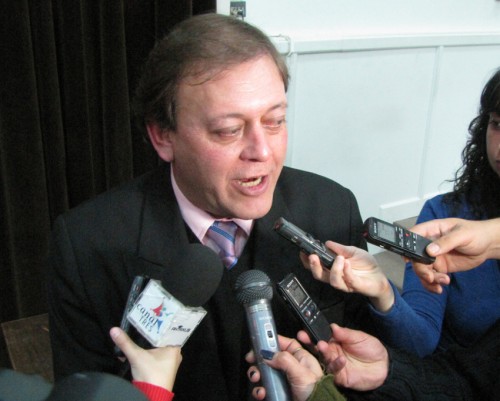 Hourcade espera que Yauhar lo llame