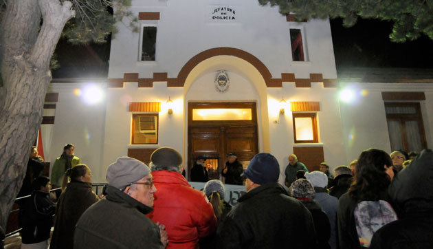 En Santa Cruz sigue sin resolverse el conflicto policial
