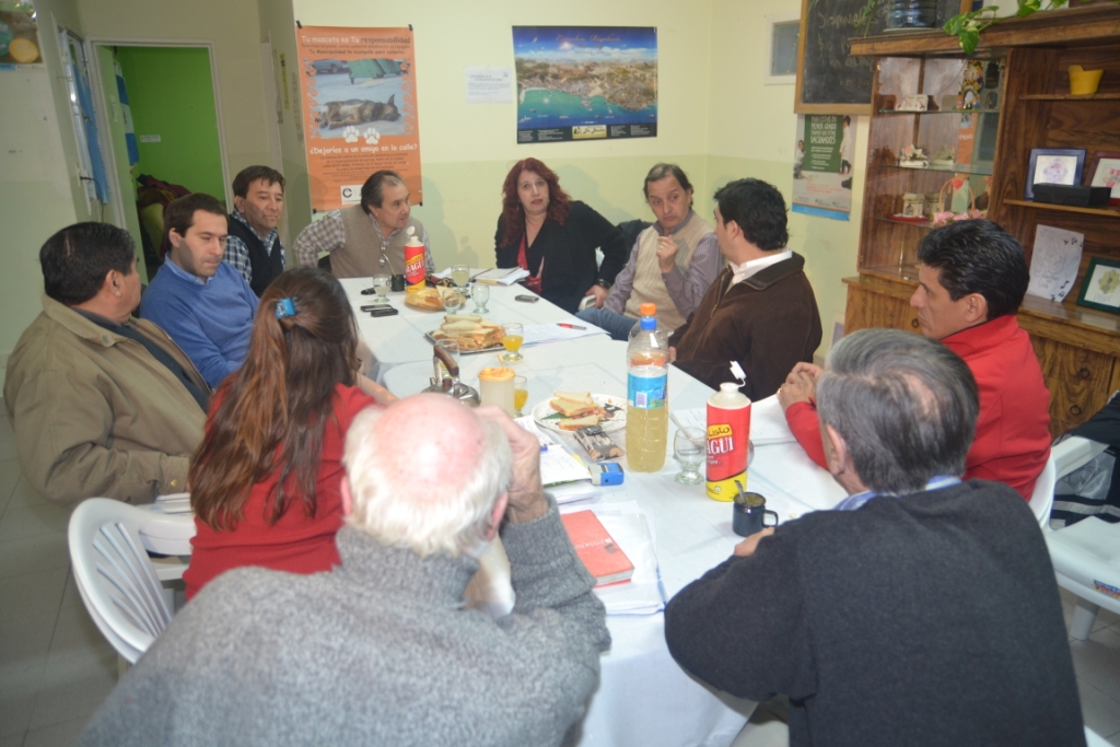 Vecinos de Diadema plantearon necesidades al viceintendente