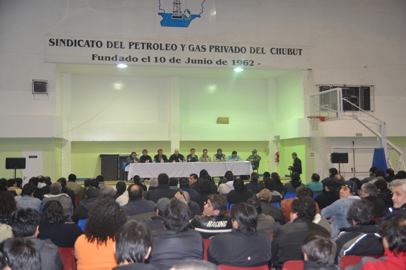 Los petroleros subirán escoltados a los yacimientos