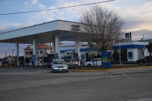 Joven policía agoniza tras recibir un disparo en la cabeza