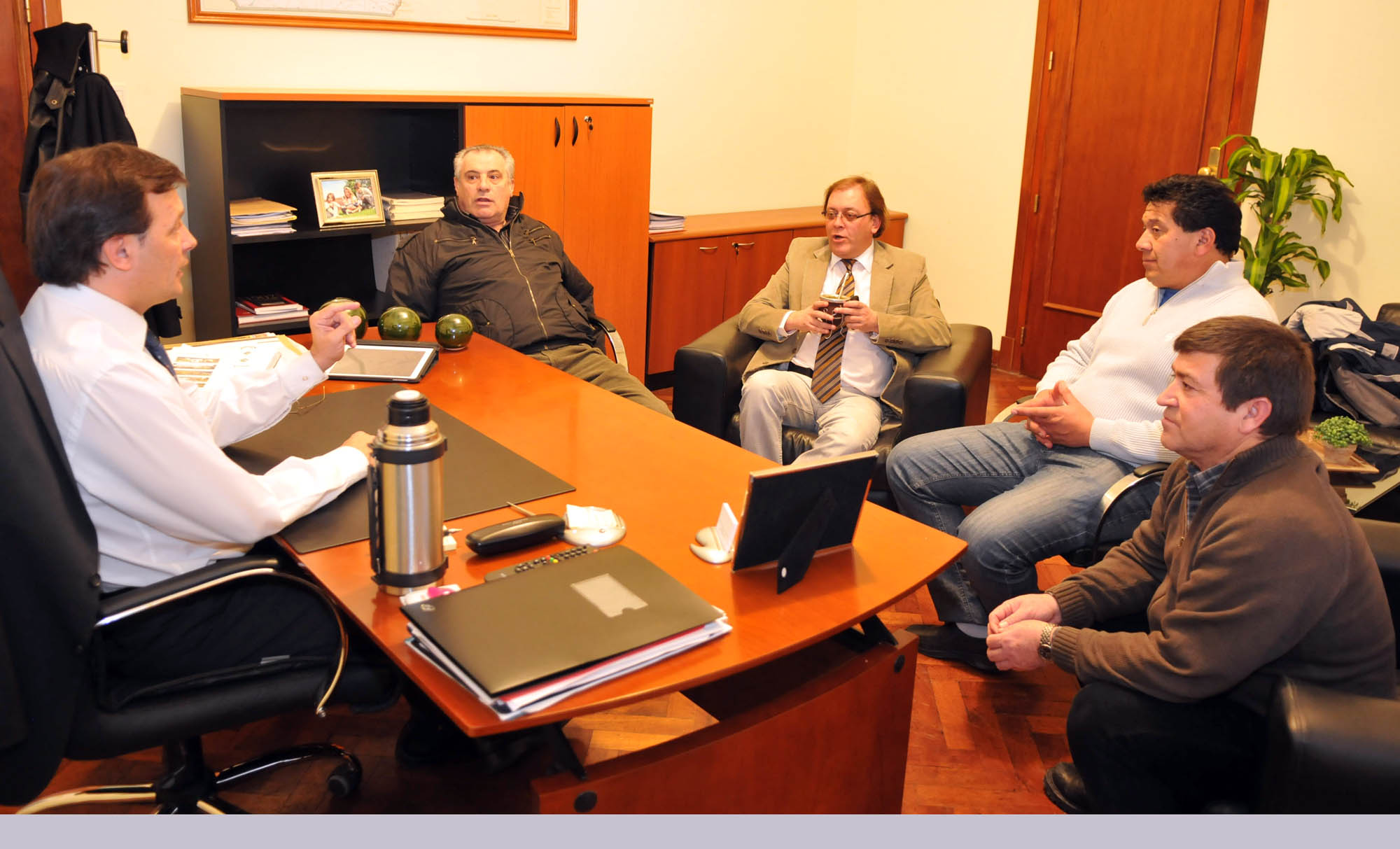 Mac Karthy recibió a los nuevos jefes comunales