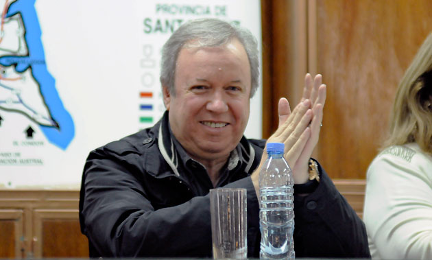 La policía de Santa Cruz acordó pero falta la firma de Peralta