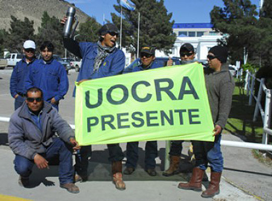 Protesta en YPF por despido de trabajadores en el yacimiento