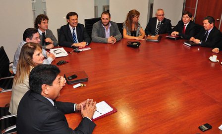 Suspenden a 38 policías que realizan retención de servicio