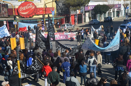Los estatales marcharon por las calles del centro