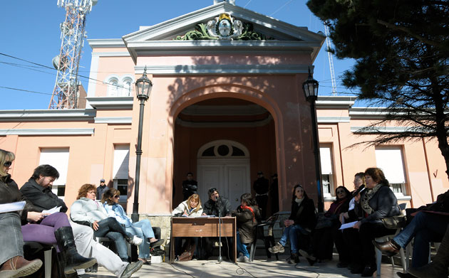 Docentes de Santa Cruz ratificaron paro