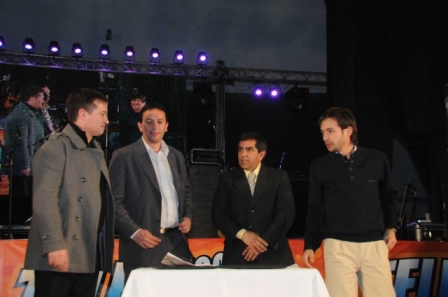 Firman acuerdo sobre economía social