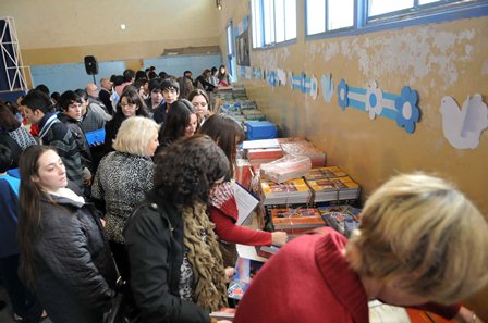 Entregan 4.000 libros para escuelas de la ciudad