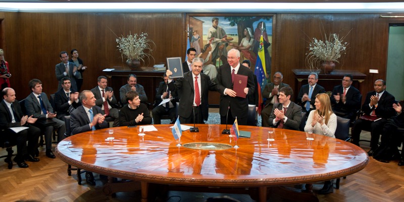 Buzzi anunció que la OFEPHI evaluará el mapa petrolero