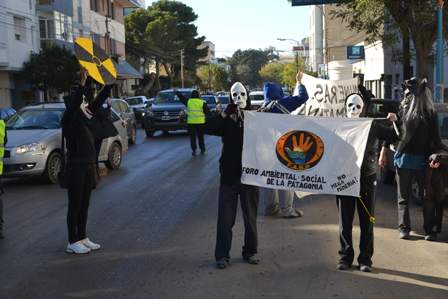 El Foro Ambiental y Social irrumpió con pancartas en la MCR
