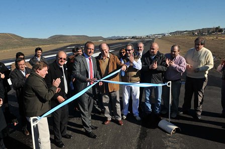 Inauguran la nueva pista del aeroclub