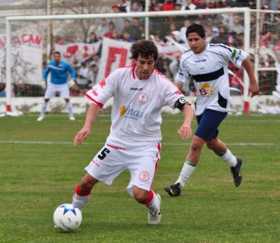Huracán-Newbery va el domingo en el César Muñoz
